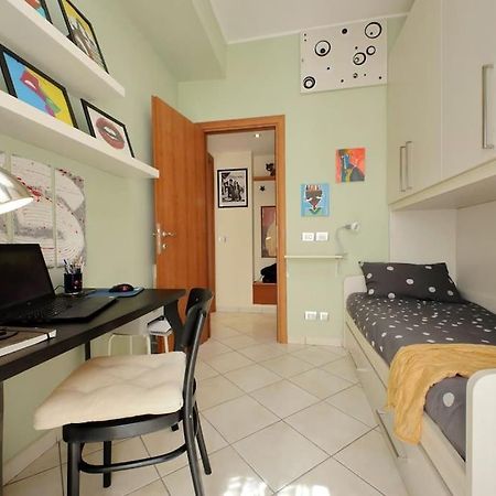 Relax Rome With 2 Balconies - 2 Bedroom Flat, 3Rd Floor With Lift, High Comfort, Quite, A Walk From Urban Train Station Gemelli And Metro A Stops Battistini & Cornelia Connecting To Center In 20 Minutes, 2 Steps From Bus Stop, Cycle Path, Groceries Exteriör bild