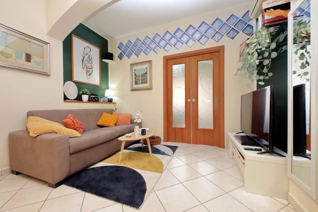 Relax Rome With 2 Balconies - 2 Bedroom Flat, 3Rd Floor With Lift, High Comfort, Quite, A Walk From Urban Train Station Gemelli And Metro A Stops Battistini & Cornelia Connecting To Center In 20 Minutes, 2 Steps From Bus Stop, Cycle Path, Groceries Exteriör bild
