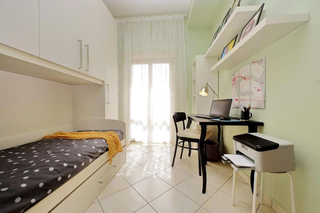 Relax Rome With 2 Balconies - 2 Bedroom Flat, 3Rd Floor With Lift, High Comfort, Quite, A Walk From Urban Train Station Gemelli And Metro A Stops Battistini & Cornelia Connecting To Center In 20 Minutes, 2 Steps From Bus Stop, Cycle Path, Groceries Exteriör bild