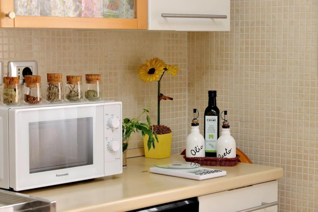 Relax Rome With 2 Balconies - 2 Bedroom Flat, 3Rd Floor With Lift, High Comfort, Quite, A Walk From Urban Train Station Gemelli And Metro A Stops Battistini & Cornelia Connecting To Center In 20 Minutes, 2 Steps From Bus Stop, Cycle Path, Groceries Exteriör bild