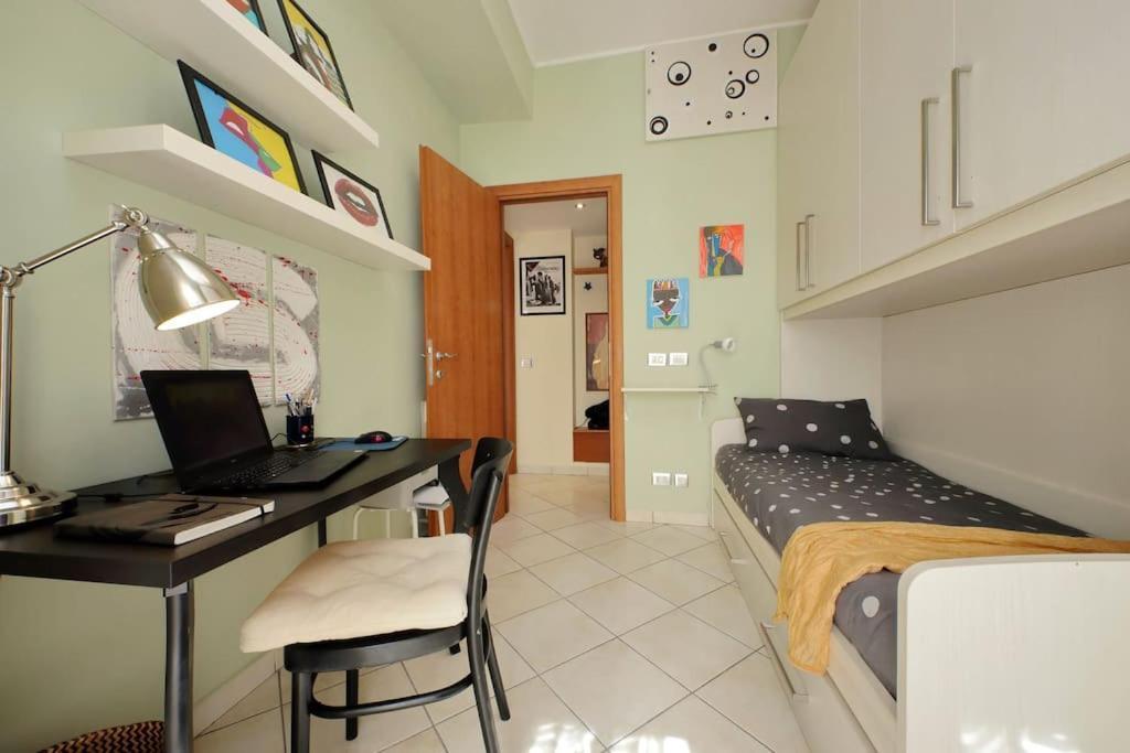 Relax Rome With 2 Balconies - 2 Bedroom Flat, 3Rd Floor With Lift, High Comfort, Quite, A Walk From Urban Train Station Gemelli And Metro A Stops Battistini & Cornelia Connecting To Center In 20 Minutes, 2 Steps From Bus Stop, Cycle Path, Groceries Exteriör bild