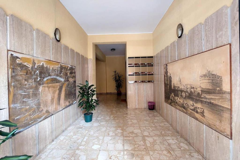 Relax Rome With 2 Balconies - 2 Bedroom Flat, 3Rd Floor With Lift, High Comfort, Quite, A Walk From Urban Train Station Gemelli And Metro A Stops Battistini & Cornelia Connecting To Center In 20 Minutes, 2 Steps From Bus Stop, Cycle Path, Groceries Exteriör bild