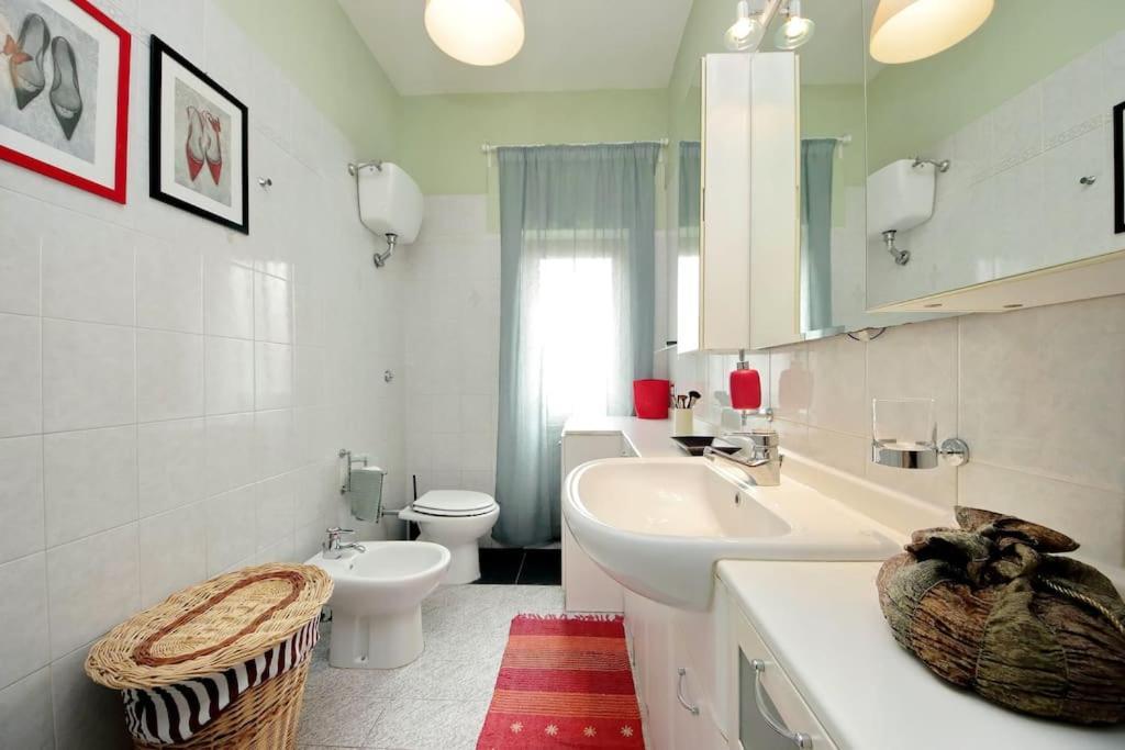 Relax Rome With 2 Balconies - 2 Bedroom Flat, 3Rd Floor With Lift, High Comfort, Quite, A Walk From Urban Train Station Gemelli And Metro A Stops Battistini & Cornelia Connecting To Center In 20 Minutes, 2 Steps From Bus Stop, Cycle Path, Groceries Exteriör bild