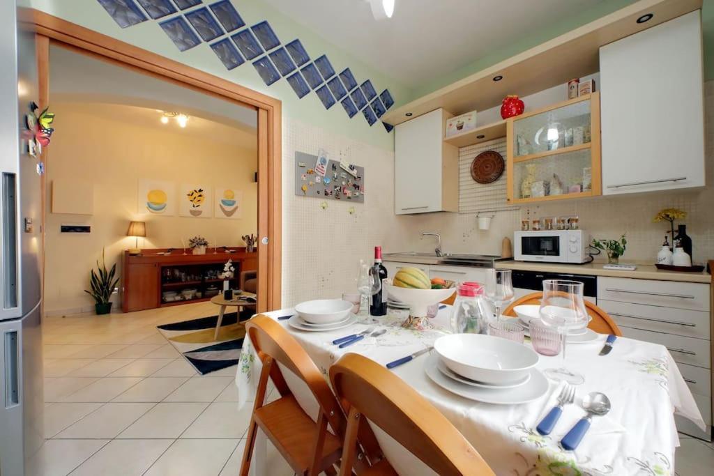 Relax Rome With 2 Balconies - 2 Bedroom Flat, 3Rd Floor With Lift, High Comfort, Quite, A Walk From Urban Train Station Gemelli And Metro A Stops Battistini & Cornelia Connecting To Center In 20 Minutes, 2 Steps From Bus Stop, Cycle Path, Groceries Exteriör bild