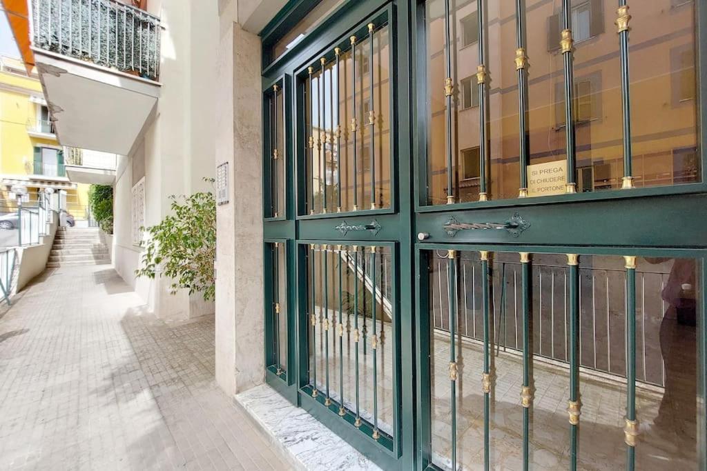 Relax Rome With 2 Balconies - 2 Bedroom Flat, 3Rd Floor With Lift, High Comfort, Quite, A Walk From Urban Train Station Gemelli And Metro A Stops Battistini & Cornelia Connecting To Center In 20 Minutes, 2 Steps From Bus Stop, Cycle Path, Groceries Exteriör bild