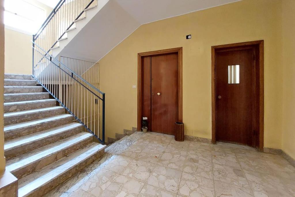Relax Rome With 2 Balconies - 2 Bedroom Flat, 3Rd Floor With Lift, High Comfort, Quite, A Walk From Urban Train Station Gemelli And Metro A Stops Battistini & Cornelia Connecting To Center In 20 Minutes, 2 Steps From Bus Stop, Cycle Path, Groceries Exteriör bild
